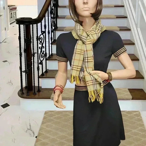 Burberry House Check πππ% πππ¬π‘π¦ππ«π Fringe Scarf - Picture 9 of 11